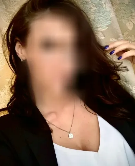 Claudia, 33