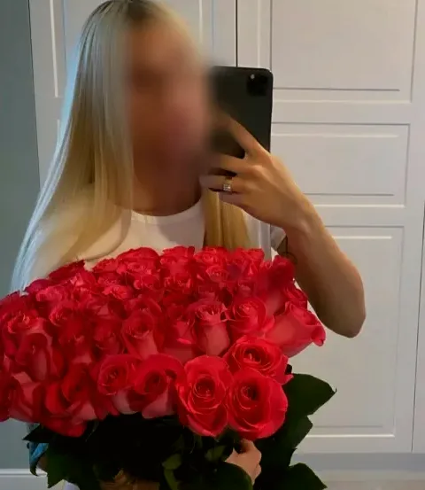 Claudia, 35