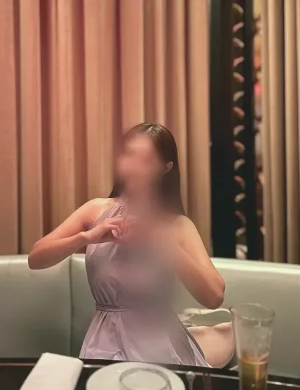 Fiona, 30