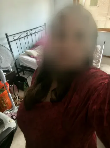 Mirela, 32