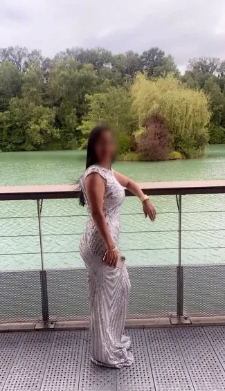 Nadine, 40
