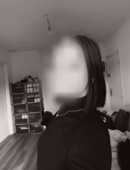Nina, 18