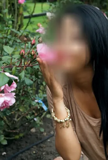 Sabrina, 32