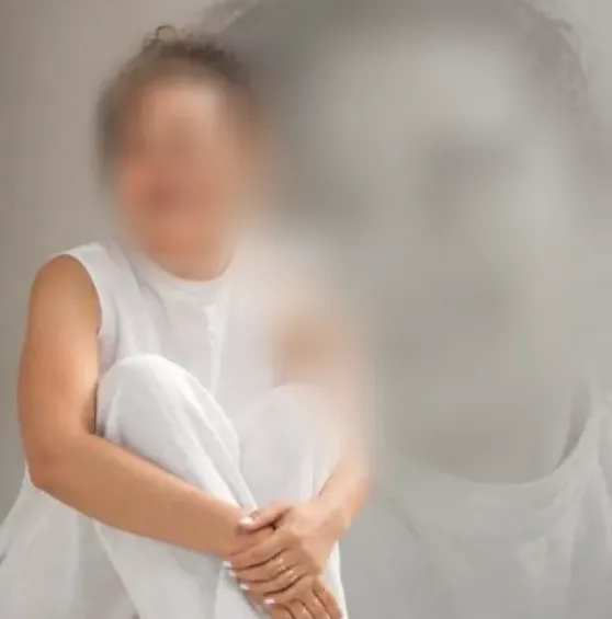 Zeynep, 27